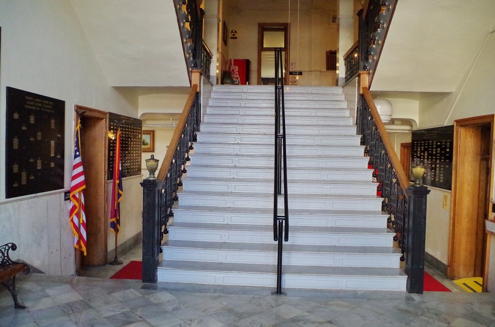 picture showing 1st floor staircase
